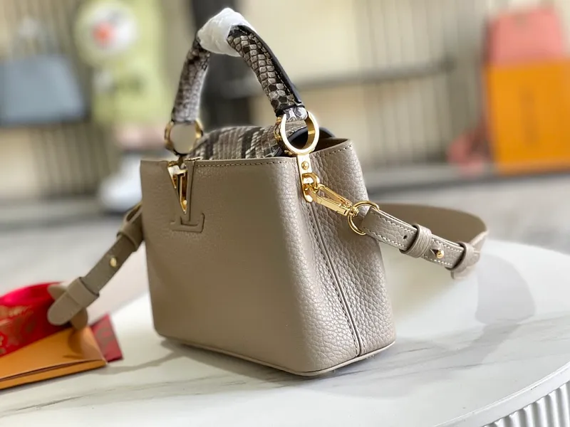 All Categories 💚 Authentic Grade Bags 💚 LV 2026 New LV Top Replica Crossbody Shoulder Bag