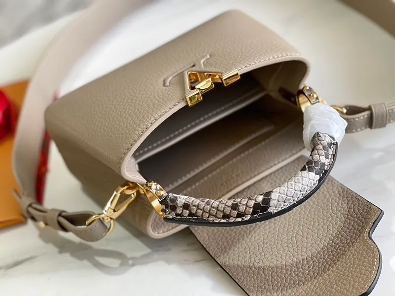 All Categories 💚 Authentic Grade Bags 💚 LV 2026 New LV Top Replica Crossbody Shoulder Bag
