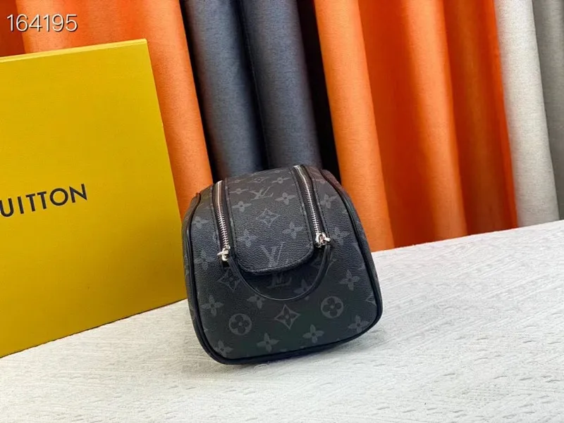 All categories Official website "Brand Women's Bags" Women's Bags 💙 LV 2025 new LV toiletry bag