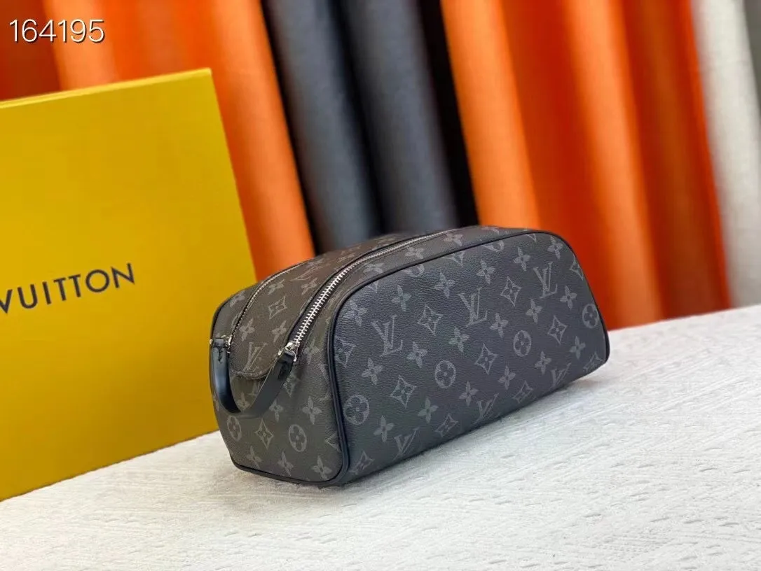All categories Official website "Brand Women's Bags" Women's Bags 💙 LV 2025 new LV toiletry bag