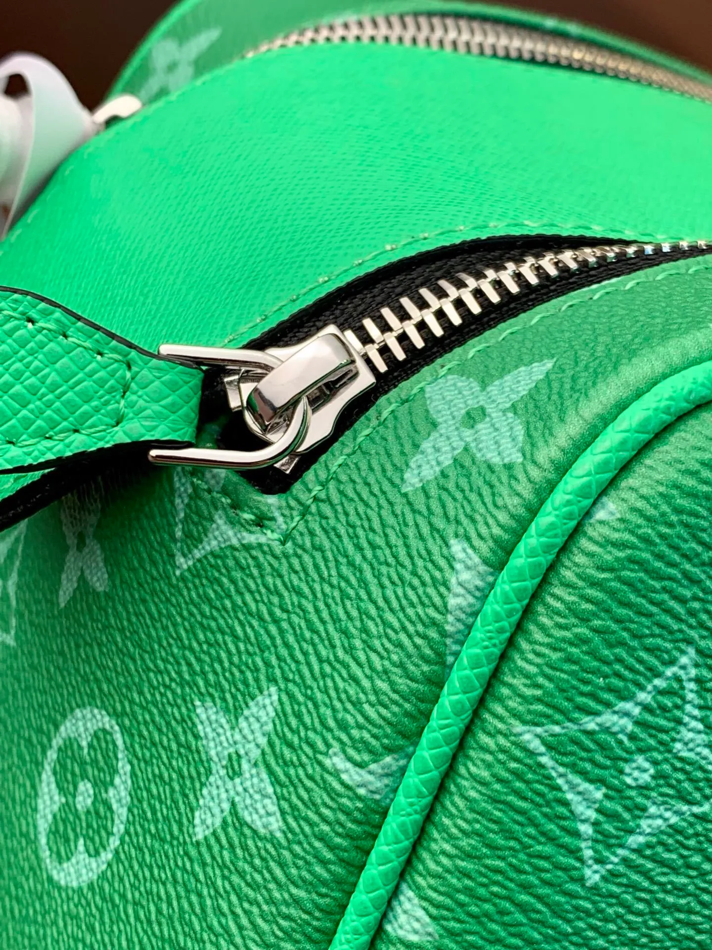 All categories Official website "Brand Women's Bags" Women's Bags 💙 LV 2025 new LV toiletry bag