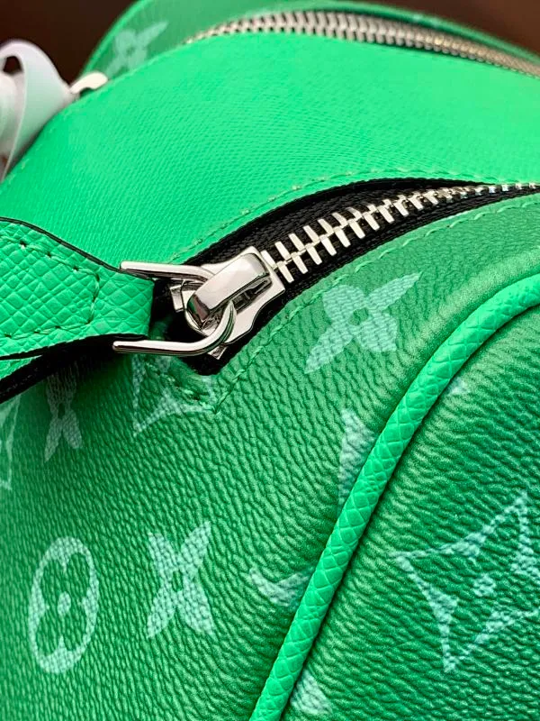 All categories Official website "Brand Women's Bags" Women's Bags 💙 LV 2025 new LV toiletry bag