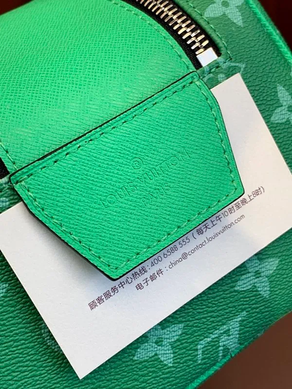 All categories Official website "Brand Women's Bags" Women's Bags 💙 LV 2025 new LV toiletry bag