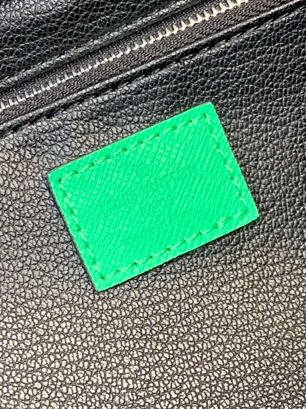 All categories Official website "Brand Women's Bags" Women's Bags 💙 LV 2025 new LV toiletry bag