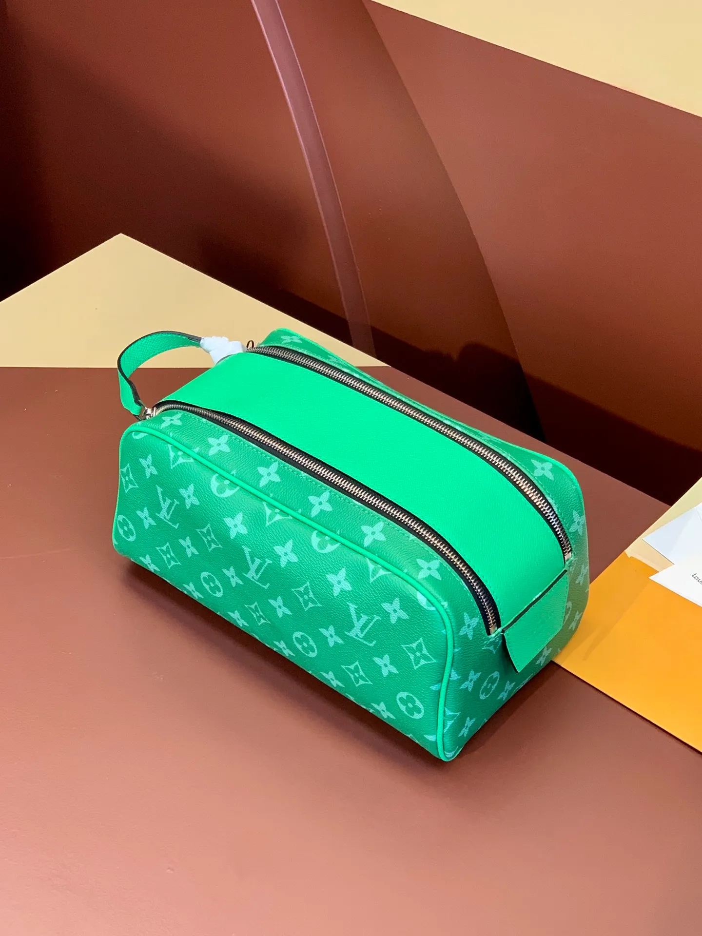 All categories Official website "Brand Women's Bags" Women's Bags 💙 LV 2025 new LV toiletry bag