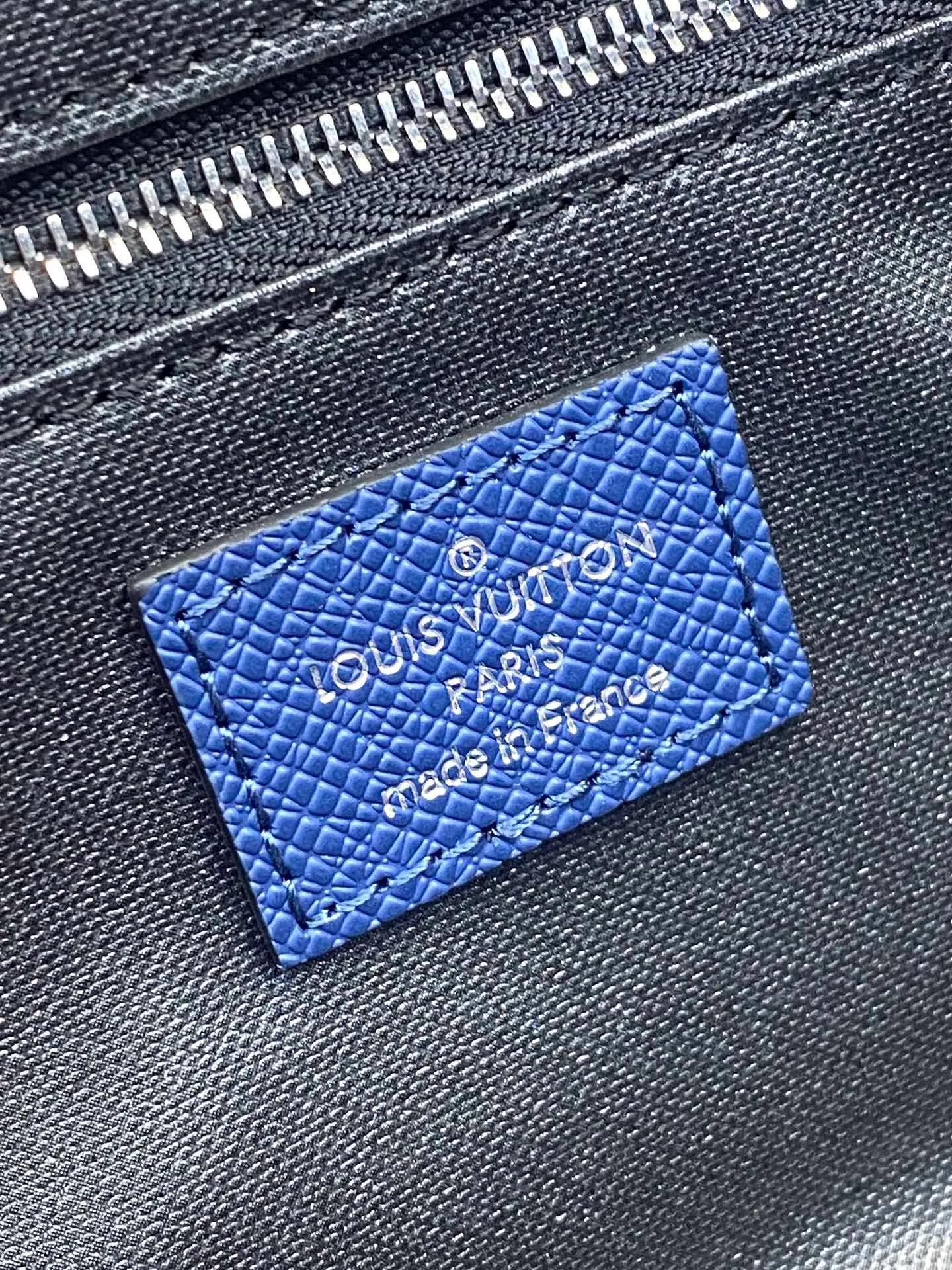 All categories Official website "Brand Women's Bags" Women's Bags 💙 LV 2025 new LV toiletry bag