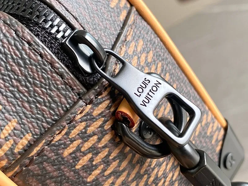 All Categories 💚 Authentic Grade Bags 💚 LV 2026 New LV Top Replica Crossbody Shoulder Bag