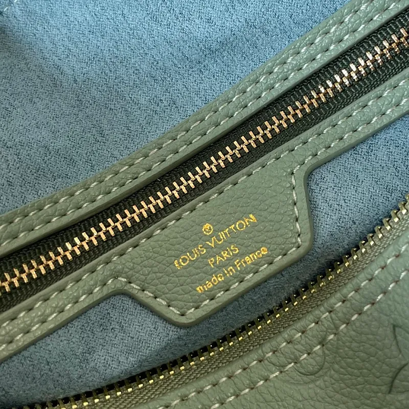 All Categories Official Website "Brand Women's Bags" Women's Bags 💙 LV 2026 New LV Classic Three-in-One Crossbody Bag