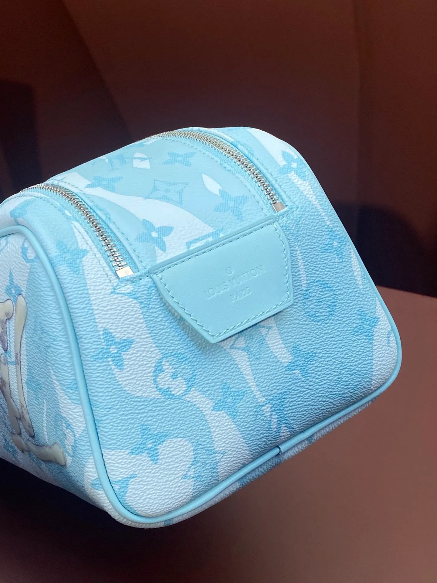 All categories Official website "Brand Women's Bags" Women's Bags 💙 LV 2025 new LV toiletry bag