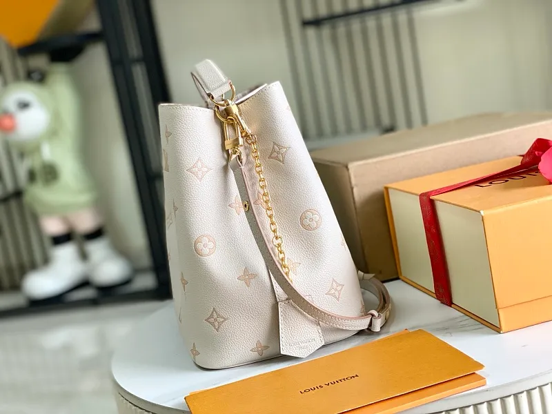 All Categories 💚 Authentic Grade Bags 💚 LV 2026 New LV Top Replica Crossbody Shoulder Bag