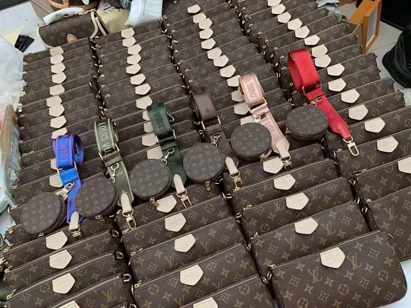 All categories Official website "Brand Women's Bags" Women's Bags 💙 LV fine imitation LV, high imitation LV bags, LV crossbody bags, 2023 official latest version LV crossbody bag three-piece set, LV bag factory, bag recommendations, size: 24-13-4.5 19.5-11-4 9.5-2CM