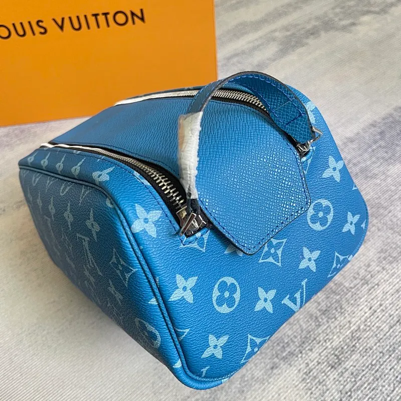 All categories Official website "Brand Women's Bags" Women's Bags 💙 LV 2025 new LV toiletry bag