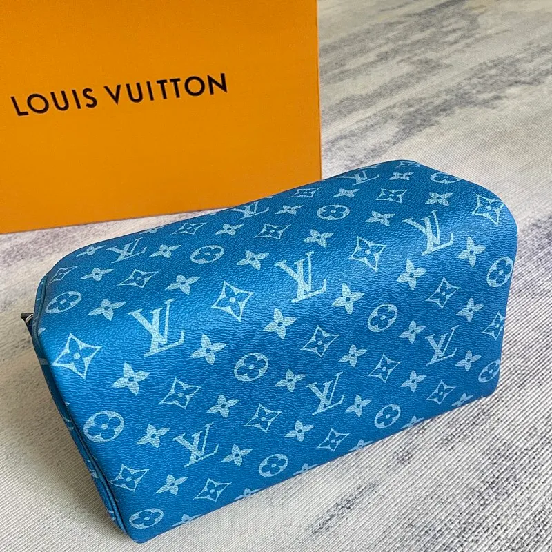 All categories Official website "Brand Women's Bags" Women's Bags 💙 LV 2025 new LV toiletry bag