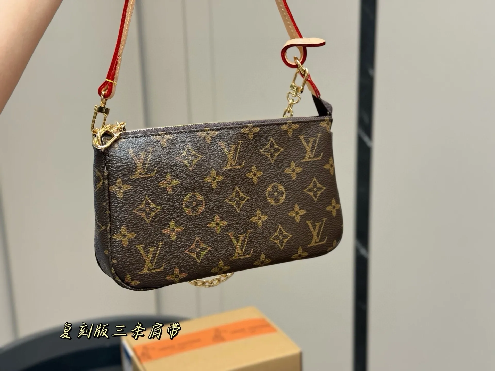 All categories Official website "Brand Women's Bags" Women's Bags 💙 LV 2025 new LV armpit bag