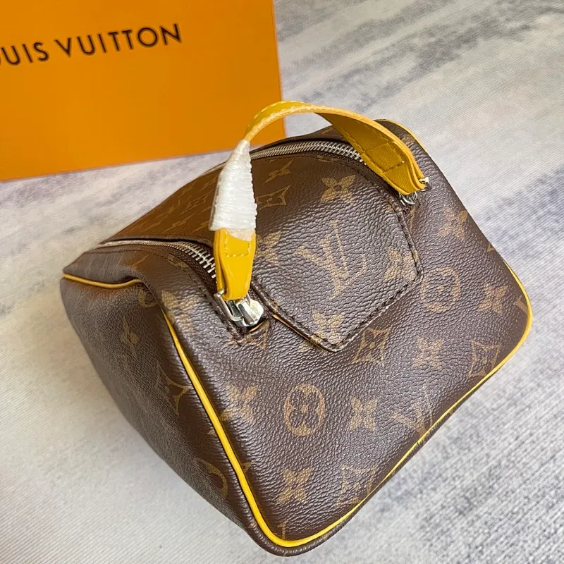 All categories Official website "Brand Women's Bags" Women's Bags 💙 LV 2025 new LV toiletry bag