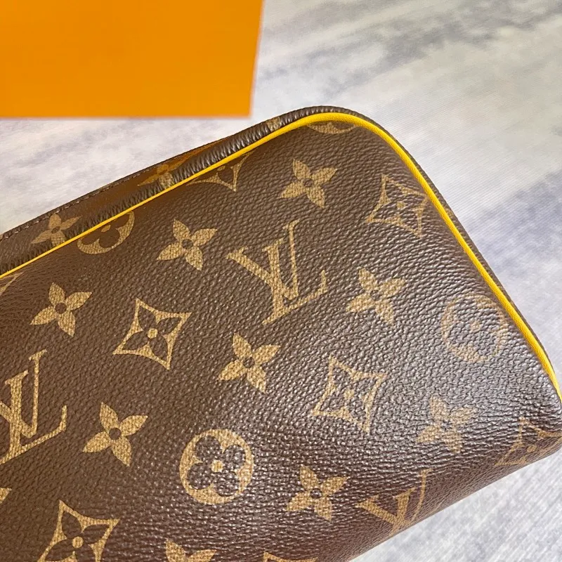 All categories Official website "Brand Women's Bags" Women's Bags 💙 LV 2025 new LV toiletry bag
