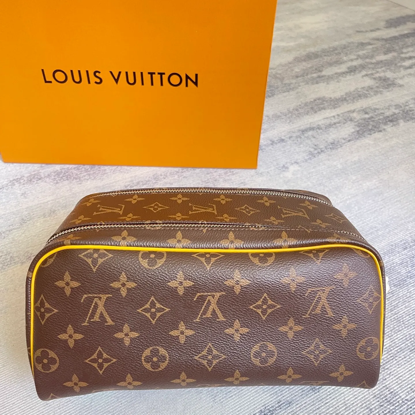 All categories Official website "Brand Women's Bags" Women's Bags 💙 LV 2025 new LV toiletry bag
