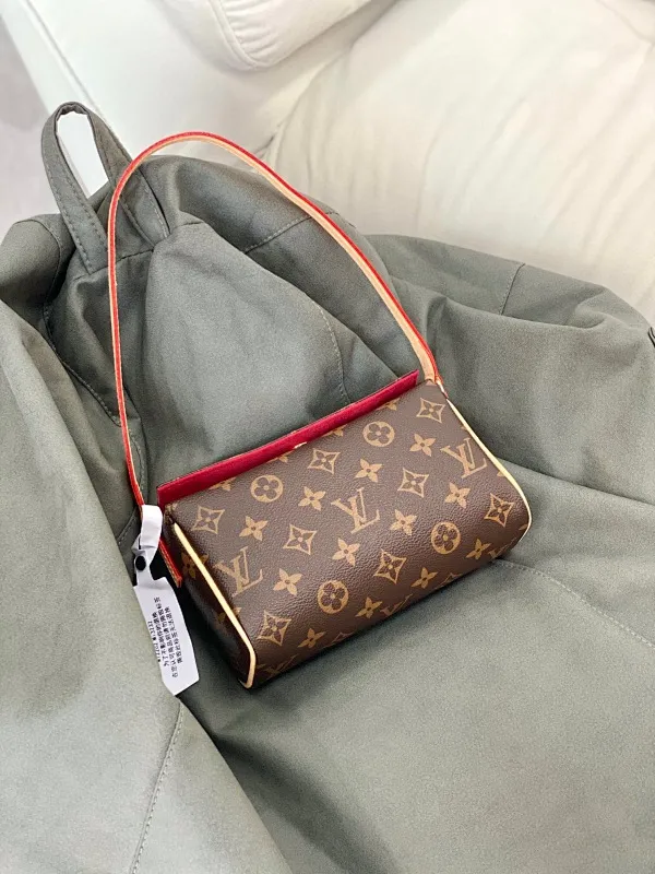 All categories Official website "Brand Women's Bags" Women's Bags 💙 LV 2025 new LV armpit bag