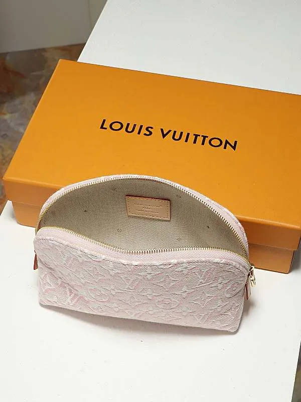 All Categories Official Website "Brand Women's Bags" Women's Bags 💙 LV 2026 New LV Cosmetic Bag