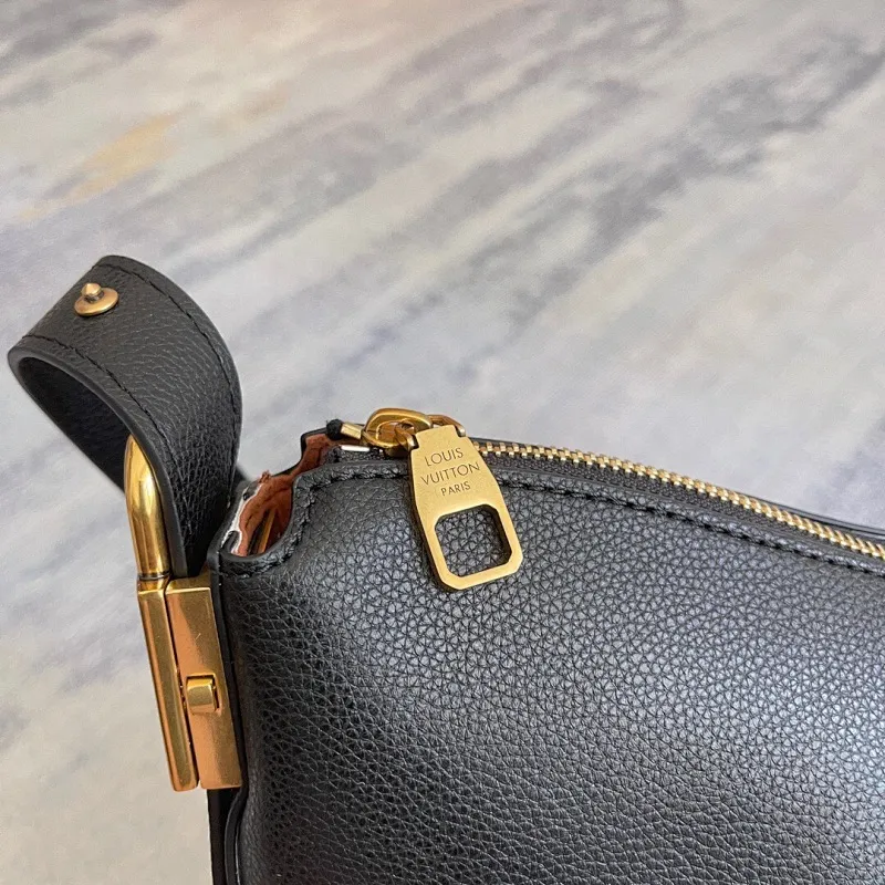 All categories Official website "Brand Women's Bags" Women's Bags 💙 LV 2025 new LV armpit bag