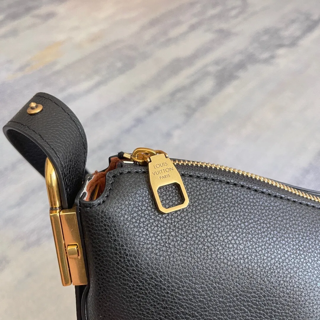 All categories Official website "Brand Women's Bags" Women's Bags 💙 LV 2025 new LV armpit bag