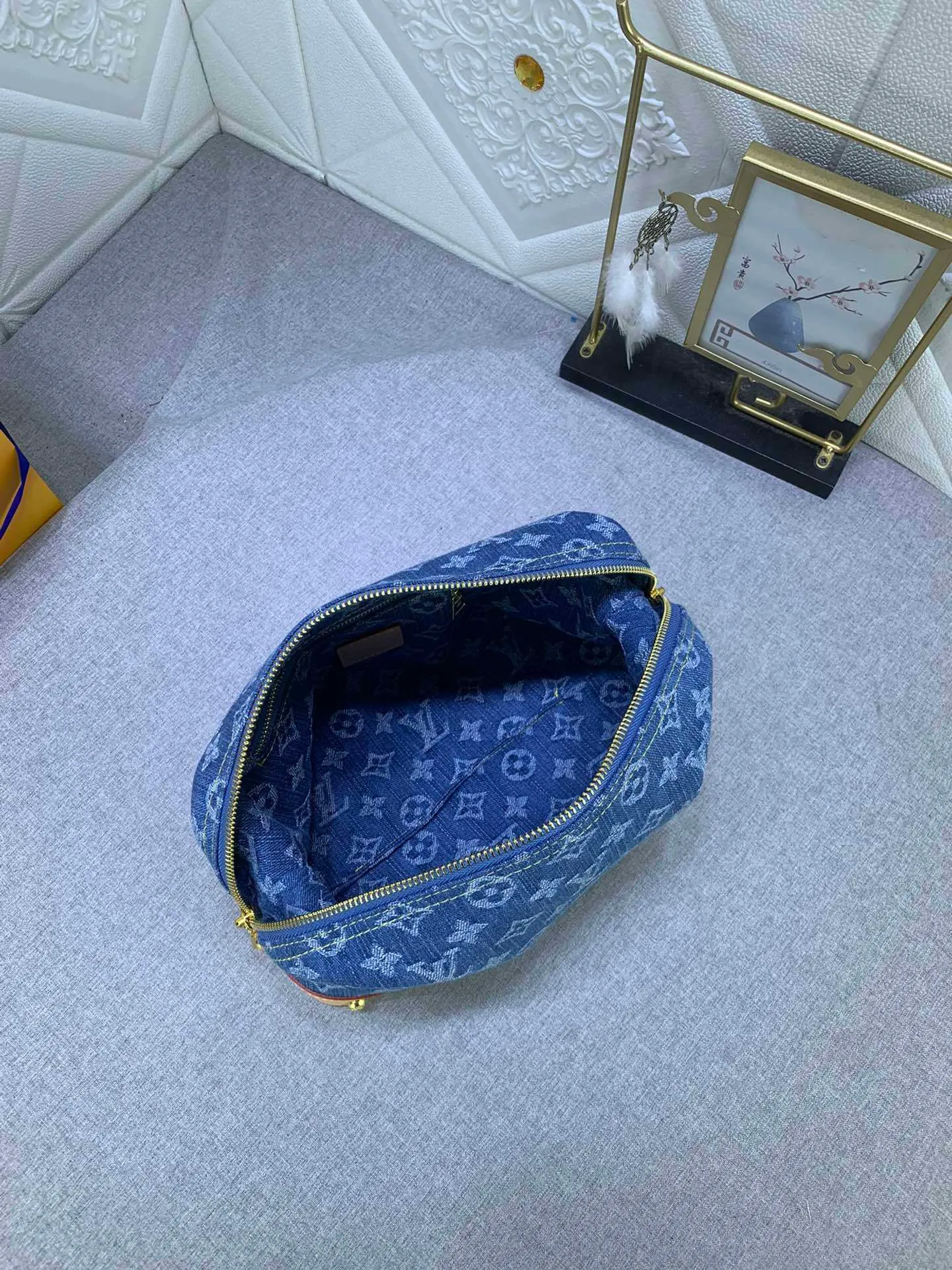 All Categories Official Website "Brand Women's Bags" Women's Bags 💙 LV 2024 New LV Cosmetic Bag