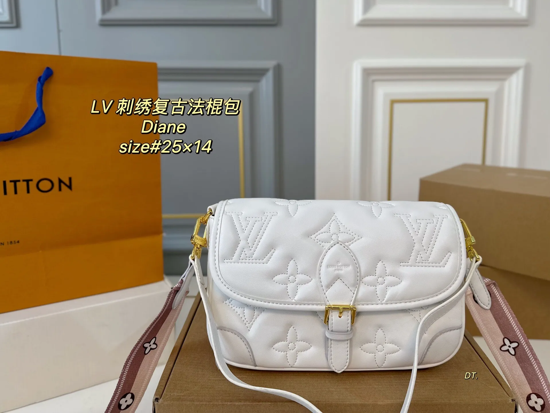 All Categories Official Website "Brand Women's Bags" Women's Bags 💙 LV 2025 New LV Embroidery 🪡Diane Retro Baguette Bag