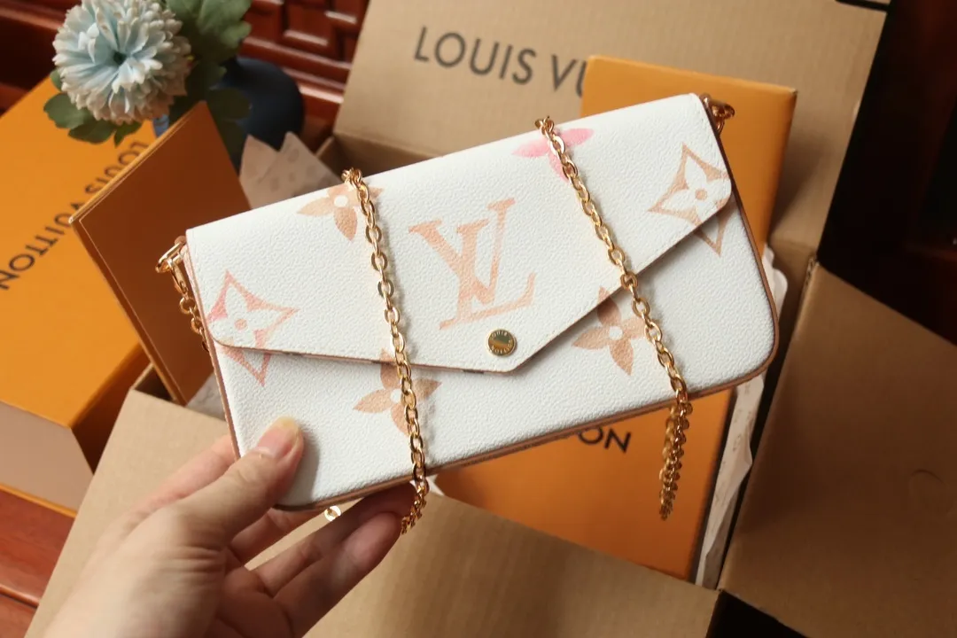 All Categories Official Website "Brand Women's Bags" Women's Bags 💙 LV 2024 New LV Crossbody Bag