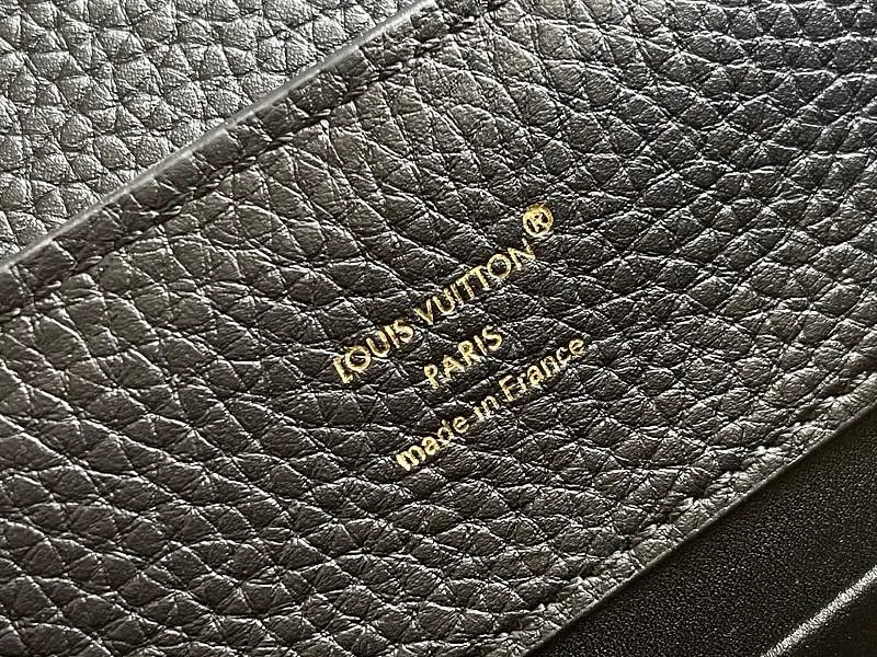 All Categories 💚 Authentic Grade Bags 💚 LV 2026 New LV Top Replica Crossbody Shoulder Bag
