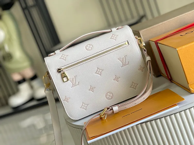 All Categories 💚 Authentic Grade Bags 💚 LV 2026 New LV Top Replica Crossbody Shoulder Bag