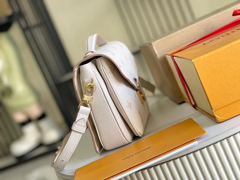 All Categories 💚 Authentic Grade Bags 💚 LV 2026 New LV Top Replica Crossbody Shoulder Bag