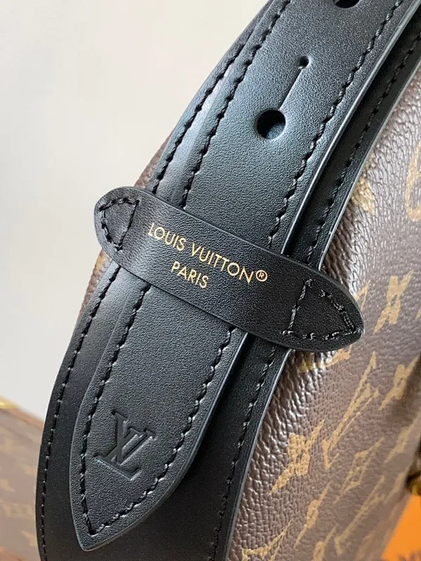 All categories Official website "Brand Women's Bags" Women's Bags 💙 LV 2025 new LV armpit bag
