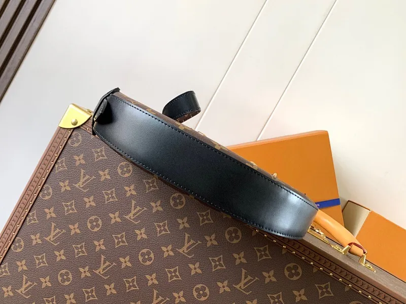All categories Official website "Brand Women's Bags" Women's Bags 💙 LV 2025 new LV armpit bag