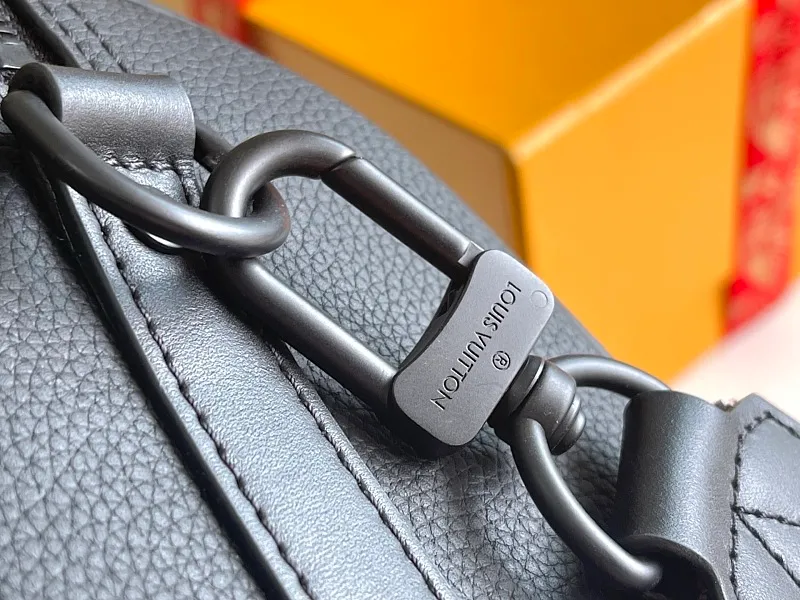 All Categories 💚 Authentic Grade Bags 💚 LV 2026 New LV Top Replica Crossbody Shoulder Bag