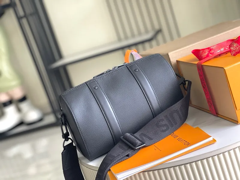 All Categories 💚 Authentic Grade Bags 💚 LV 2026 New LV Top Replica Crossbody Shoulder Bag