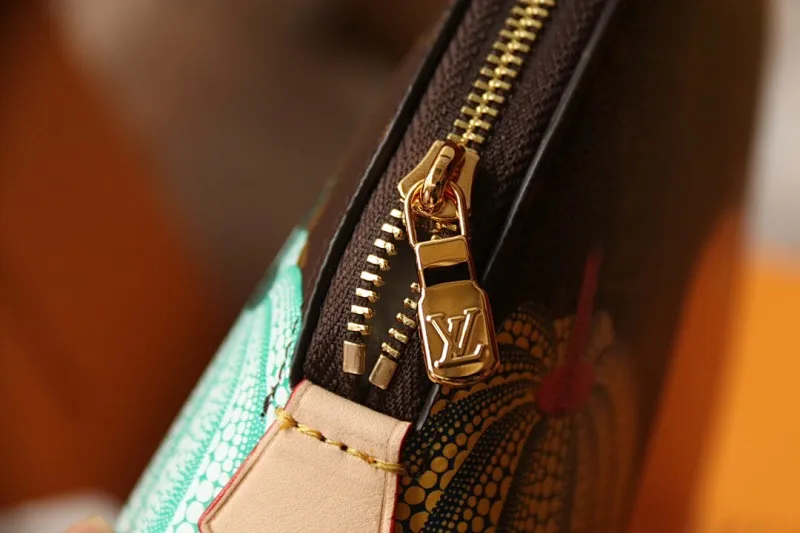 All Categories Official Website "Brand Women's Bags" Women's Bags 💙 LV 2025 New LV Cosmetic Bag