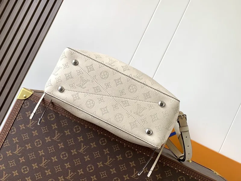 All categories Official website "Brand Women's Bags" Women's Bags 💙 LV 2026 new LV hand-held crossbody bag