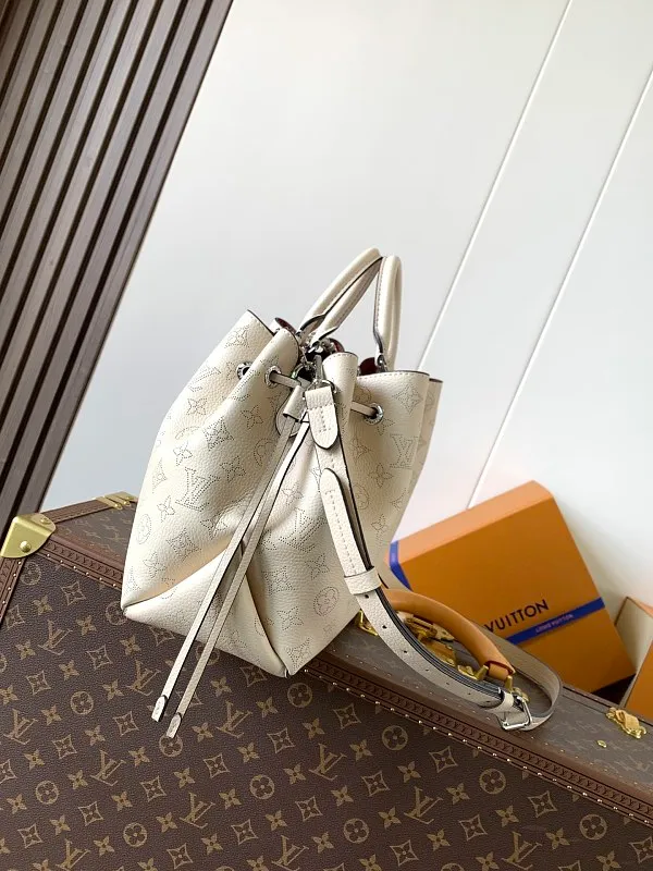 All categories Official website "Brand Women's Bags" Women's Bags 💙 LV 2026 new LV hand-held crossbody bag