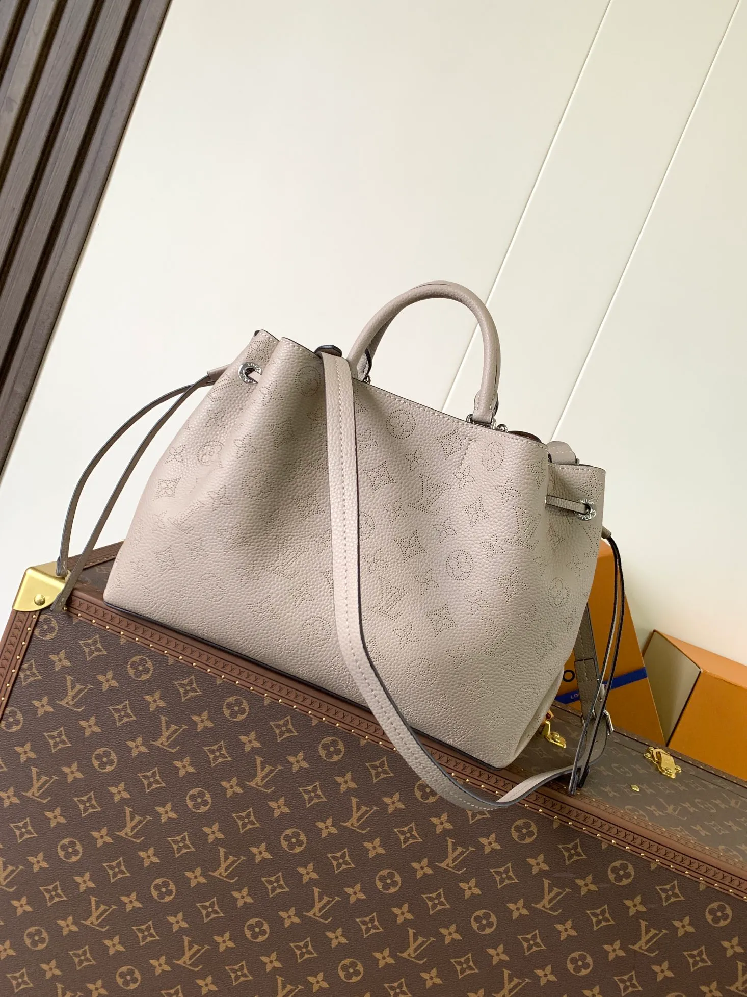 All categories Official website "Brand Women's Bags" Women's Bags 💙 LV 2026 new LV hand-held crossbody bag