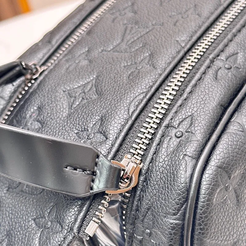 All categories Official website "Brand Women's Bags" Women's Bags 💙 LV 2024 official website new LV toiletry bag