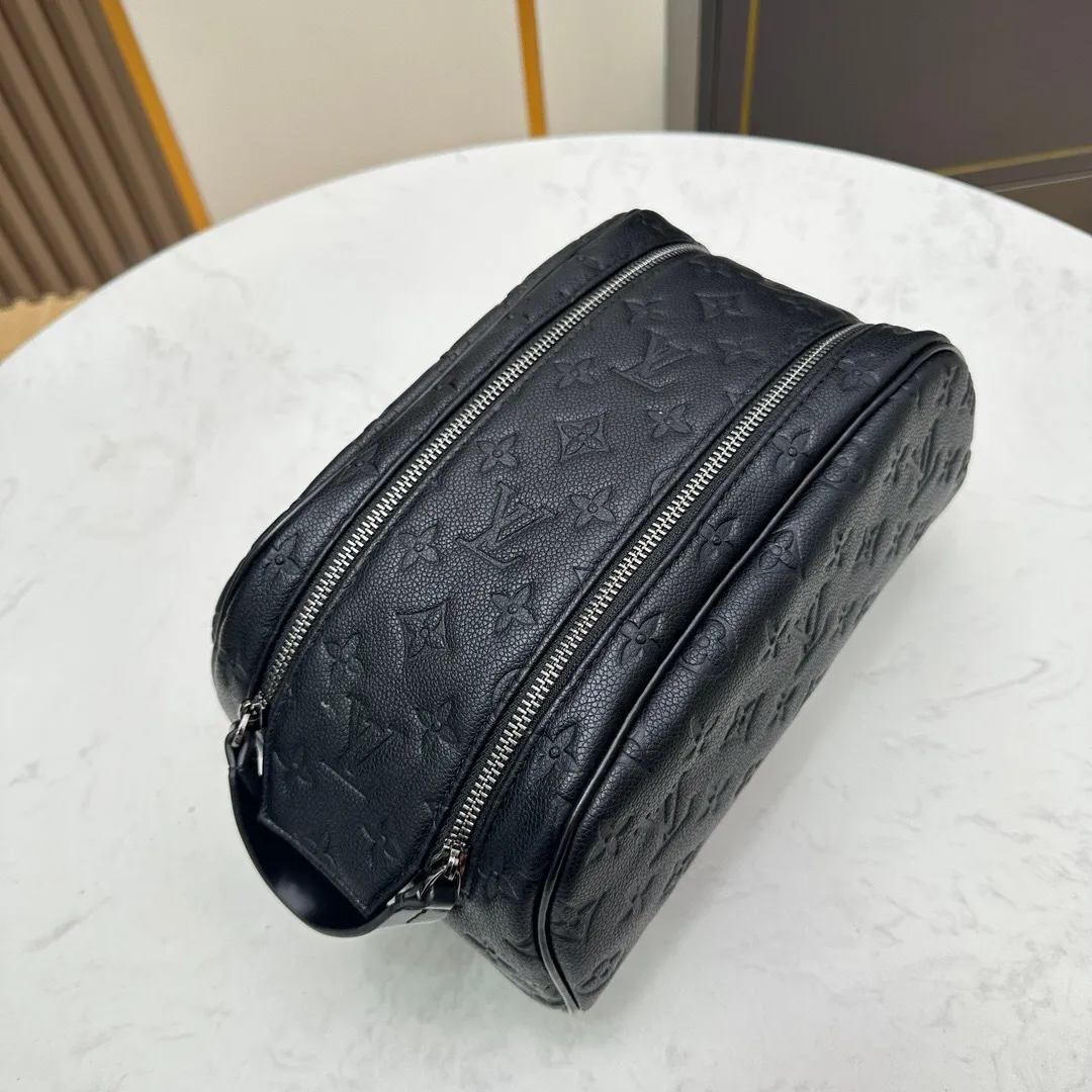 All categories Official website "Brand Women's Bags" Women's Bags 💙 LV 2024 official website new LV toiletry bag