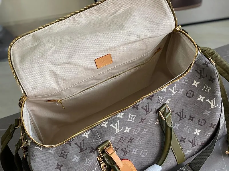 All categories 💚 Authentic bags 💚 LV LV new travel bag