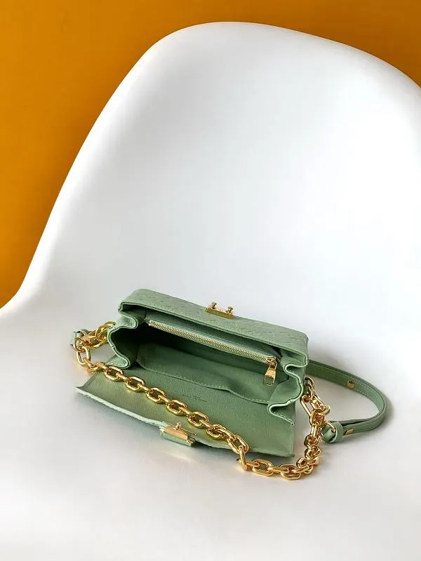 All categories Official website "Brand Women's Bags" Women's Bags 💙 LV LV2026 new crossbody bag