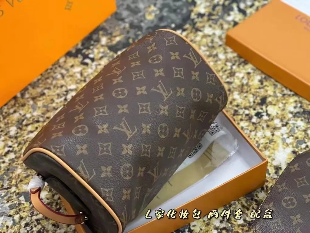 All categories Official website "Brand Women's Bags" Women's Bags 💙 LV fine imitation LV, high imitation LV bags, LV handbags, 2023 official latest version LV cosmetic bag, LV bag factory, recommended bags, size: 27-14-15.5CM