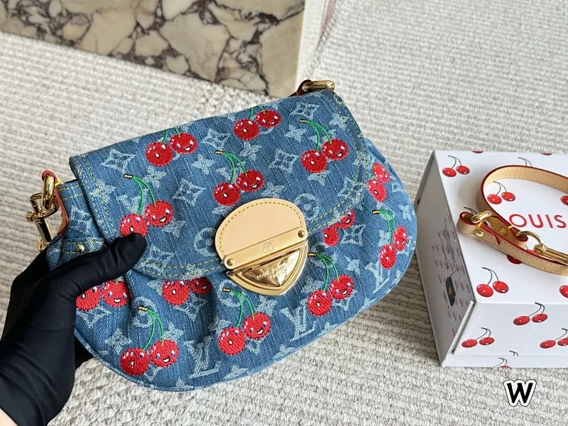 All categories Official website "Brand Women's Bags" Women's Bags 💙 LV 2025 new LV armpit bag