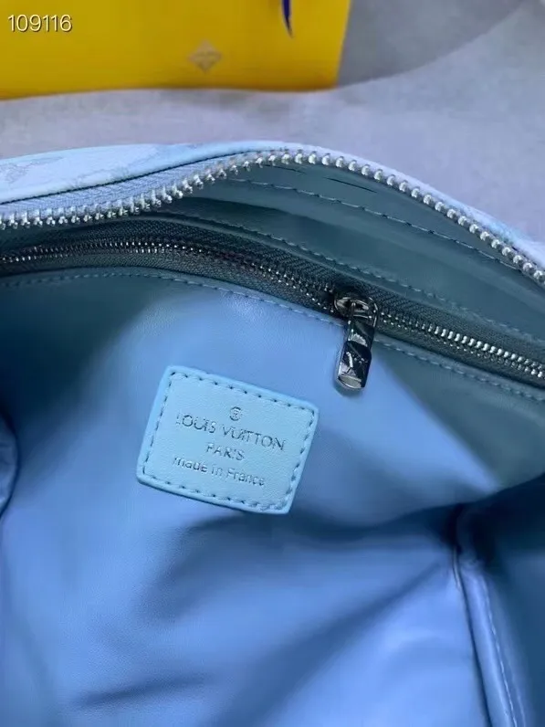 All categories Official website "Brand Women's Bags" Women's Bags 💙 LV 2025 new LV toiletry bag
