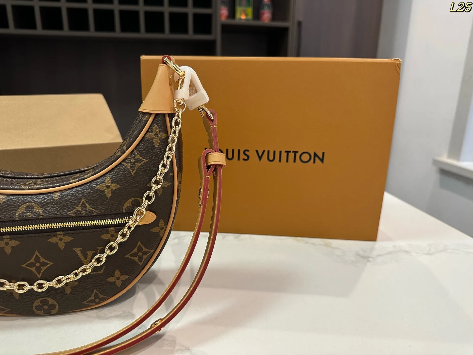 All categories Official website "Brand Women's Bags" Women's Bags 💙 LV 2025 new LV armpit bag