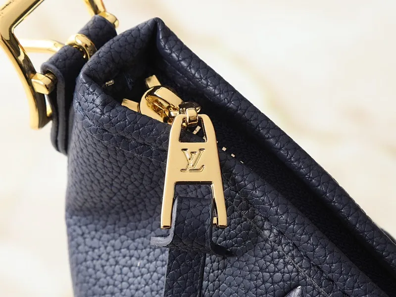 All categories Official website "Brand Women's Bags" Women's Bags 💙 LV 2025 new LV armpit bag
