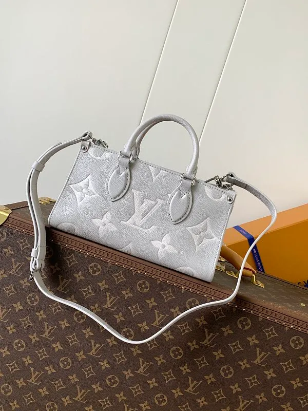 All categories Official website "Brand Women's Bags" Women's Bags 💙 LV 2026 new LV hand-held crossbody bag