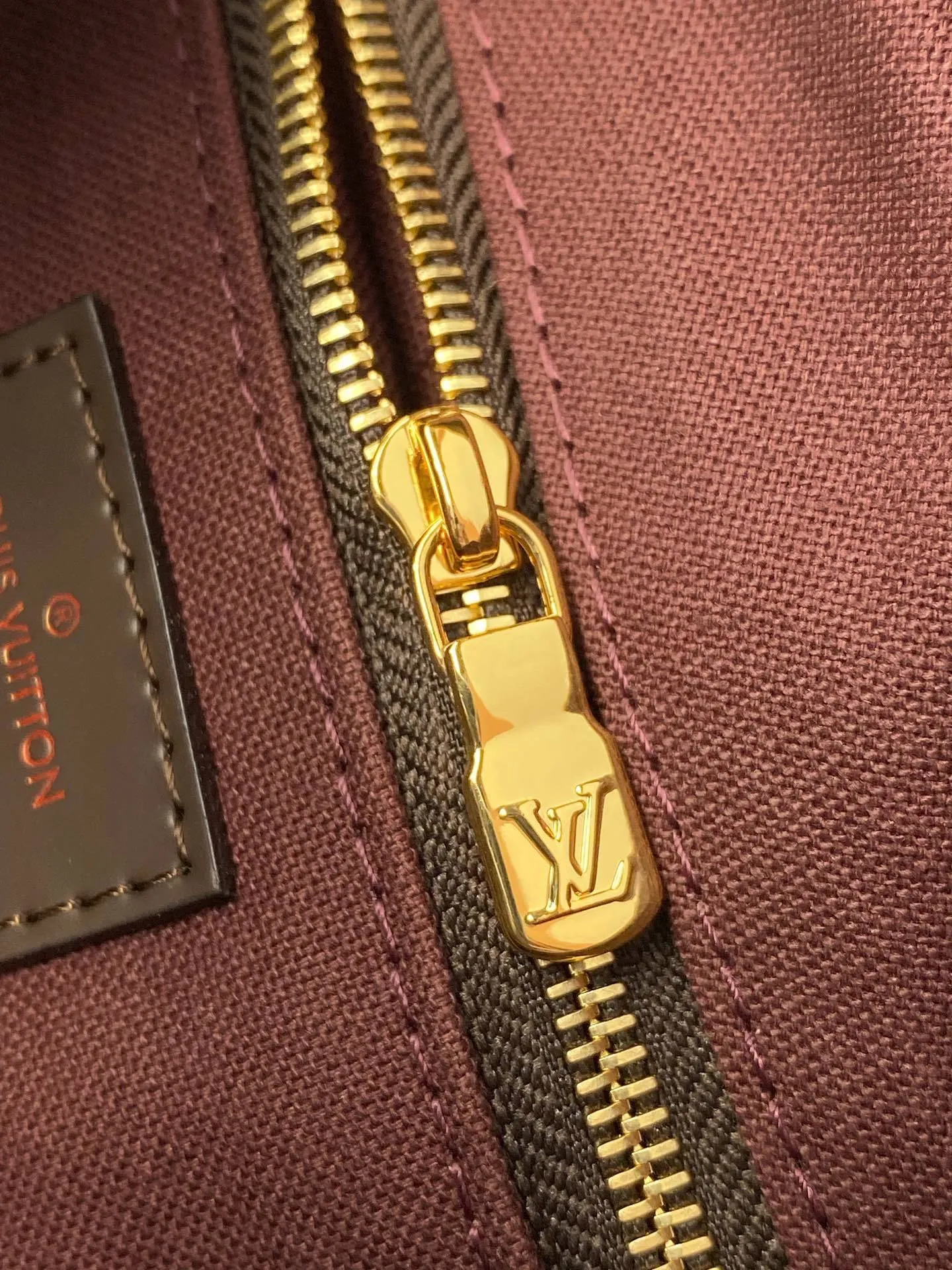 All categories Official website "Brand Women's Bags" Women's Bags 💙 LV 2025 new LV toiletry bag
